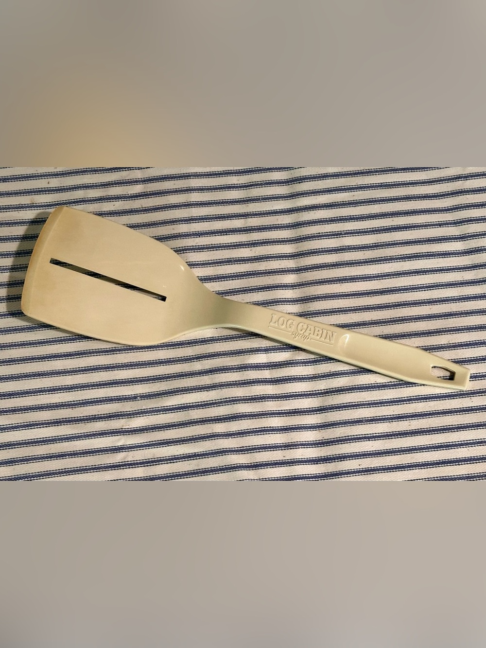 RARE Log Cabin Slotted Spatula Turner Beige Nylon Vintage - See Photos - Cottage